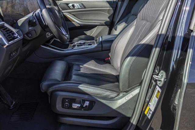 Used 2025 BMW X5 xDrive50e image 11