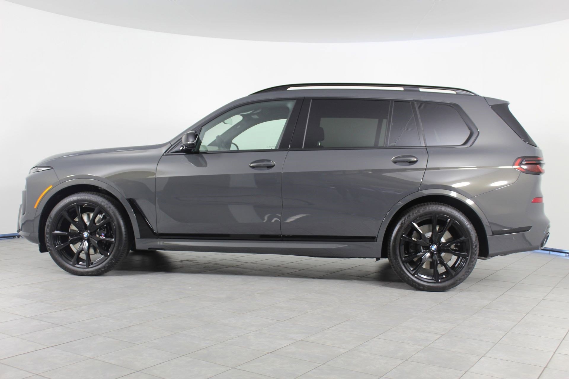 New 2026 BMW X7 M60i image 2