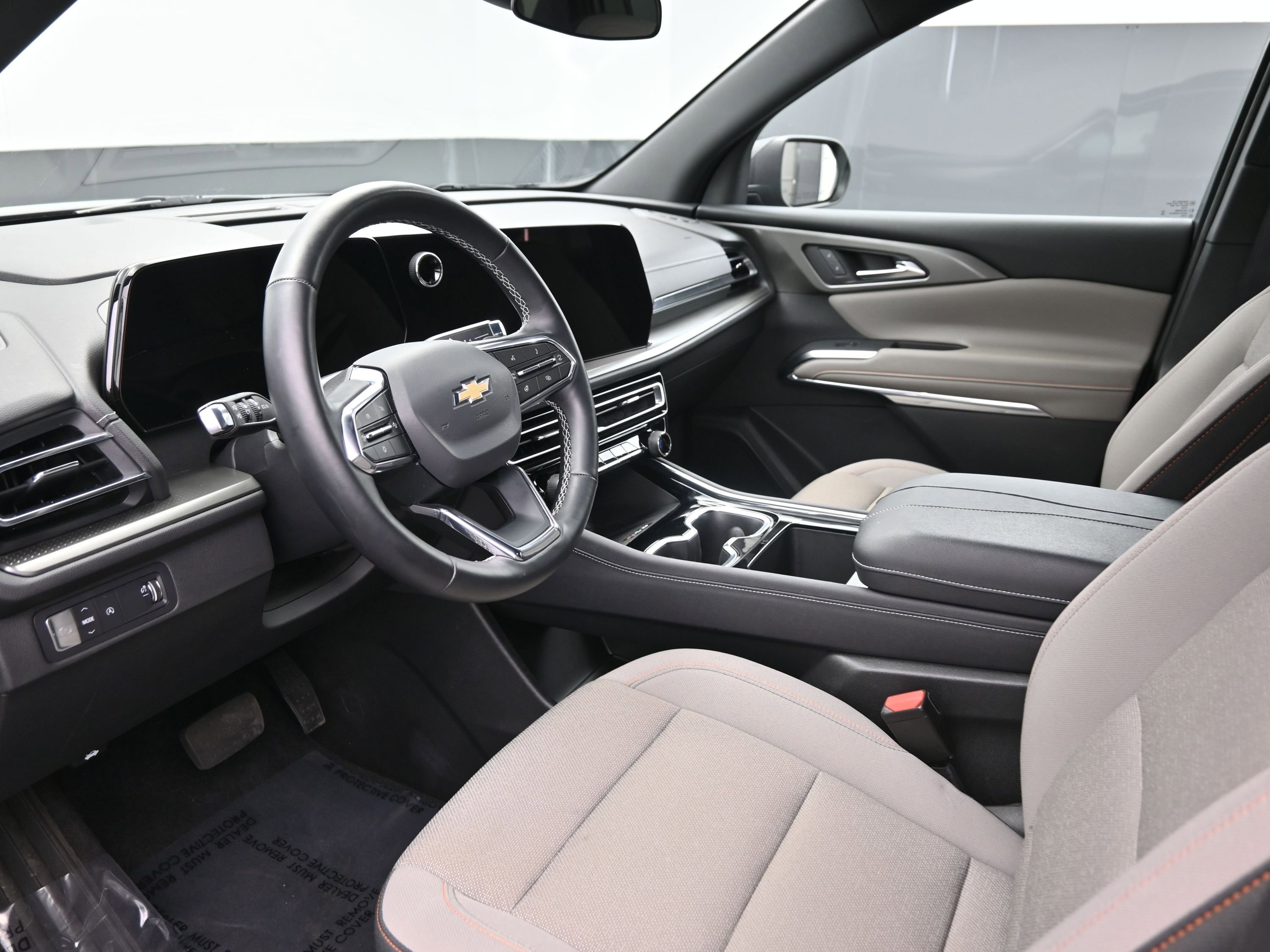 Used 2025 Chevrolet Traverse LT image 12