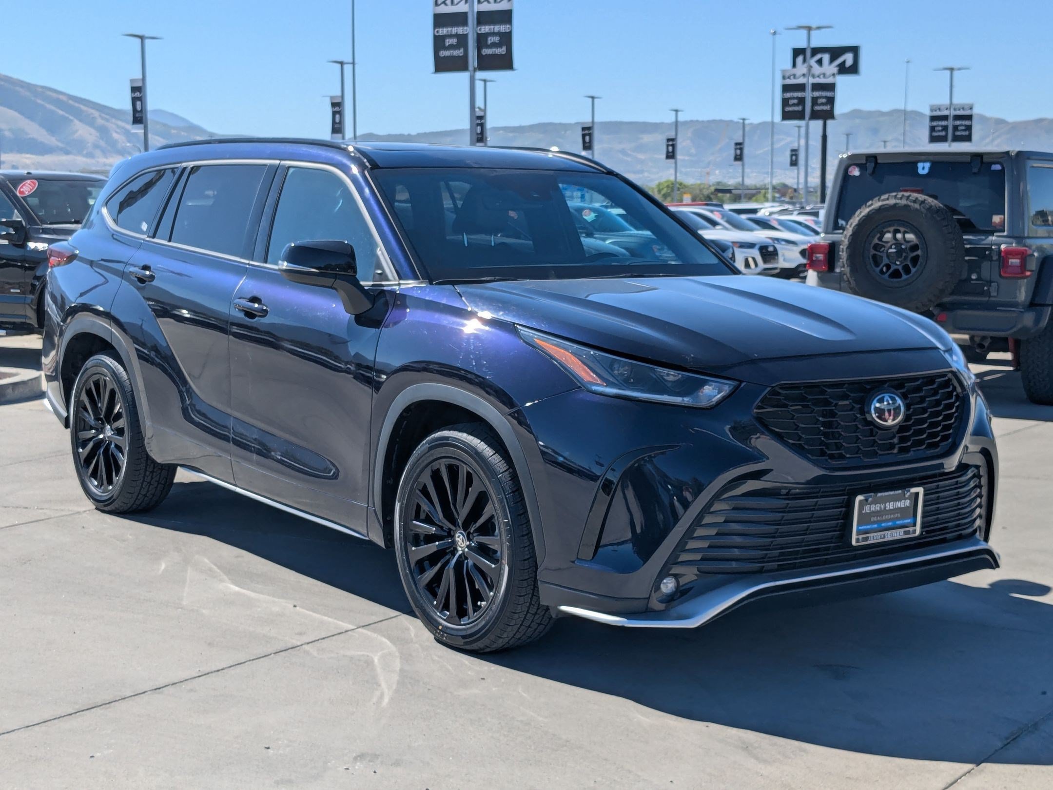 Used 2024 Toyota Highlander XSE FWD image 8