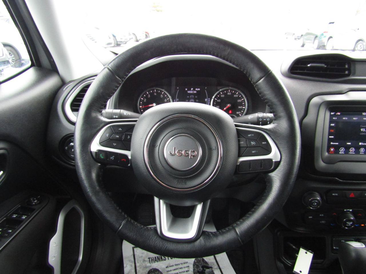 Used 2018 Jeep Renegade Latitude w/ Cold Weather Group FWD image 10