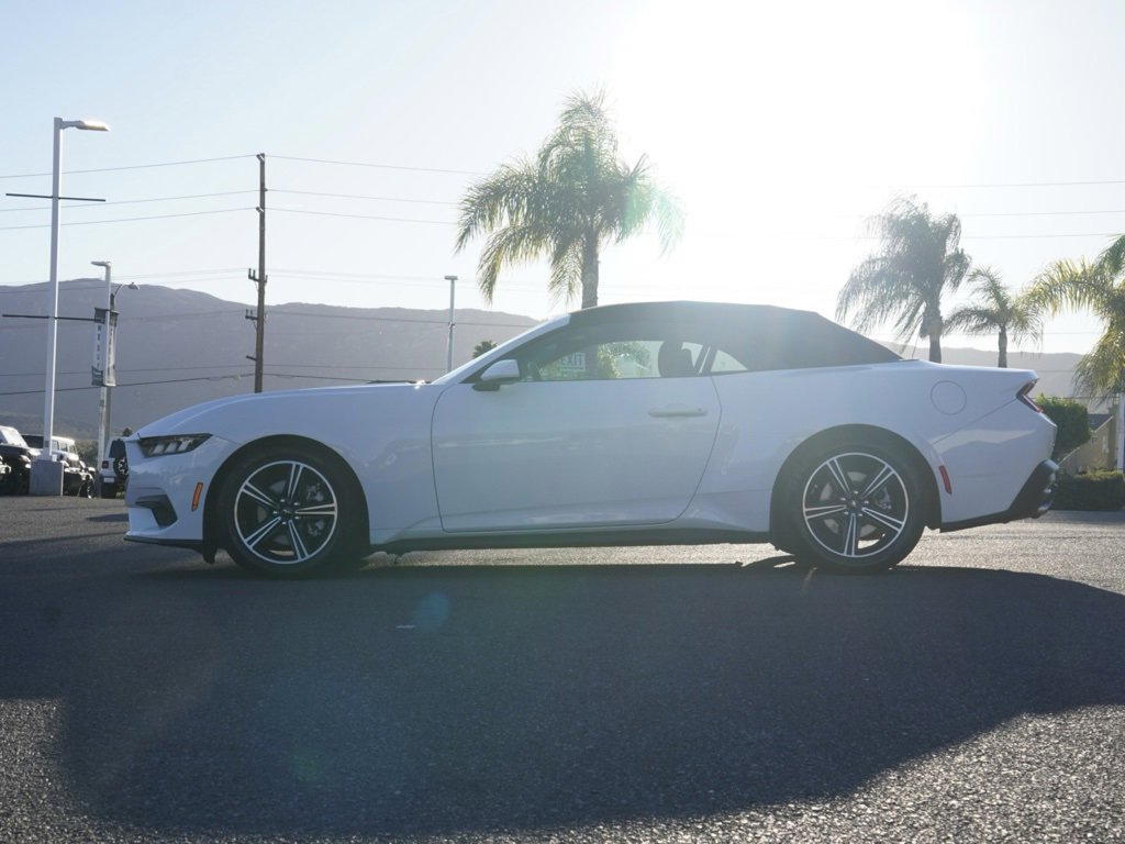 Used 2024 Ford Mustang Convertible image 7