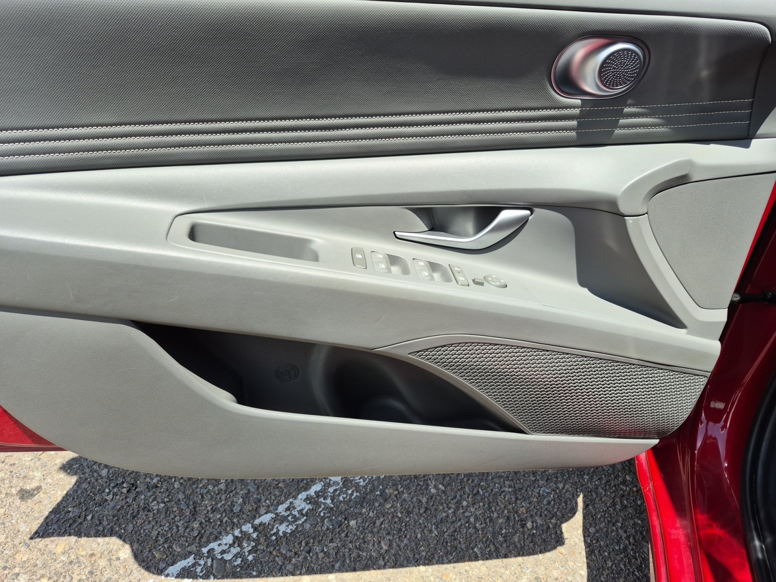 Used 2025 Hyundai Elantra SEL FWD image 14