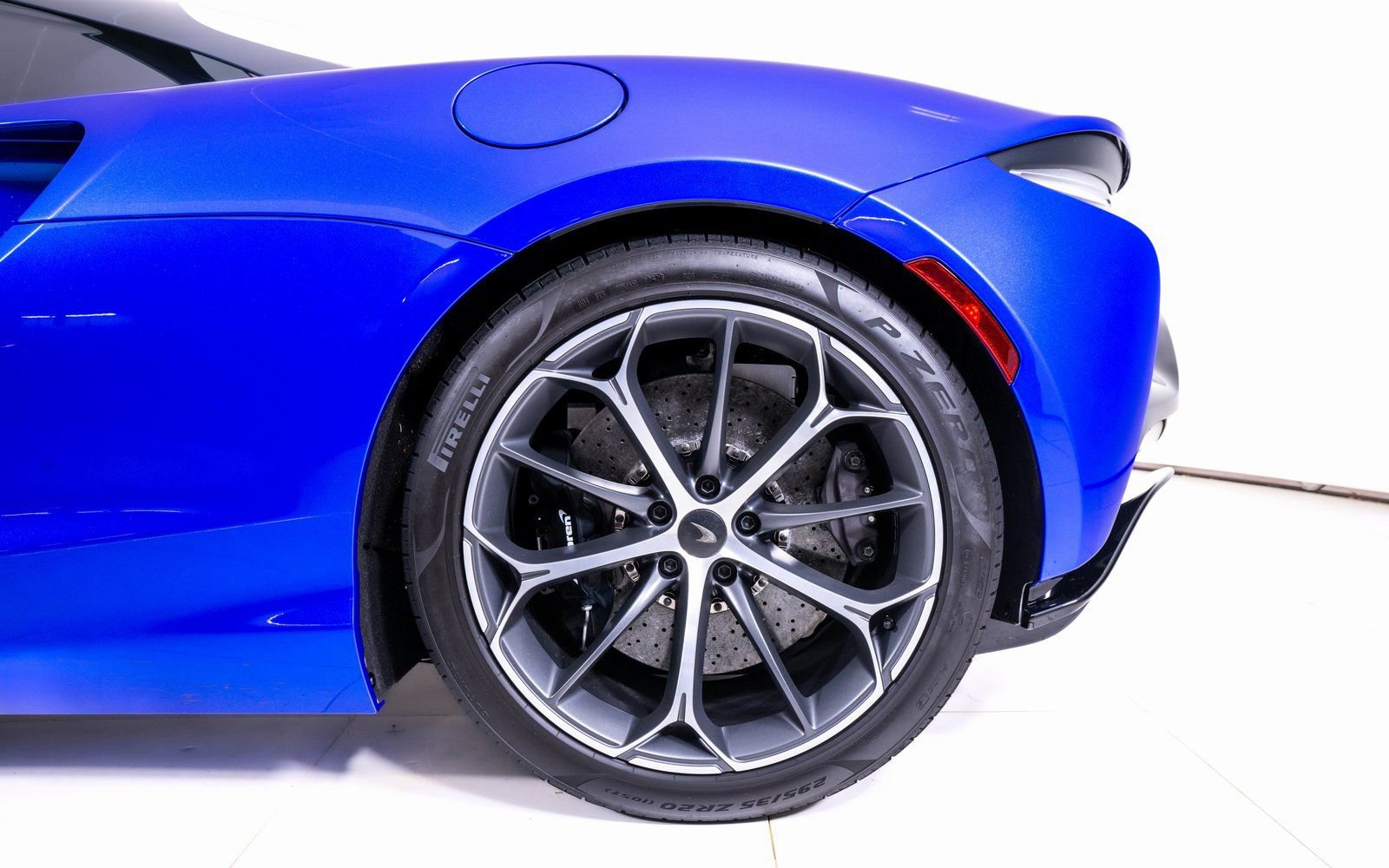 Used 2025 McLaren Artura Spider image 15