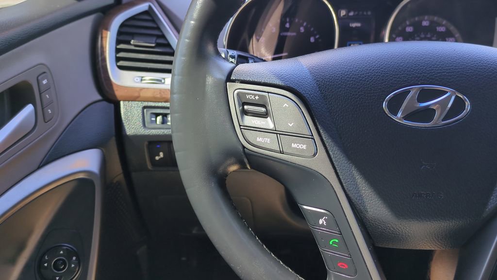 Used 2017 Hyundai Santa Fe AWD image 24