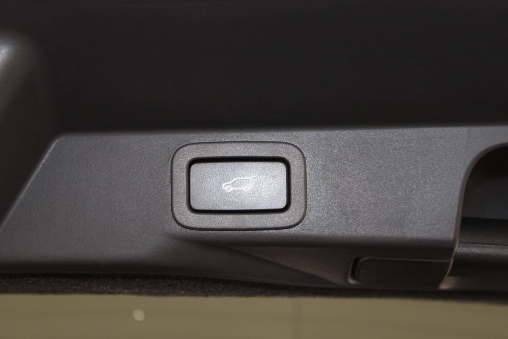 Used 2017 Land Rover Range Rover Sport SE AWD/4WD image 16