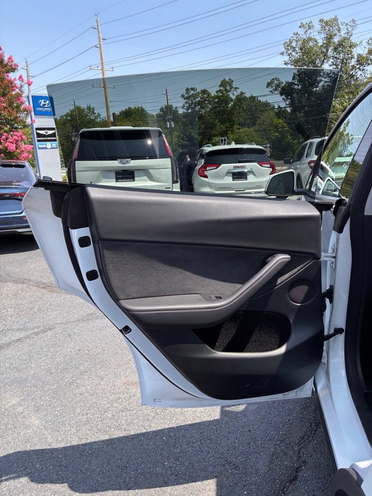 Used 2024 Tesla Model Y Long Range AWD/4WD image 27