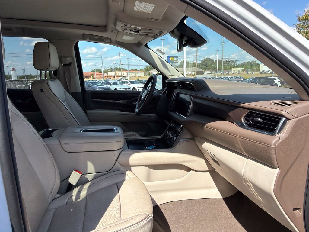 Used 2024 GMC Yukon Denali RWD image 26
