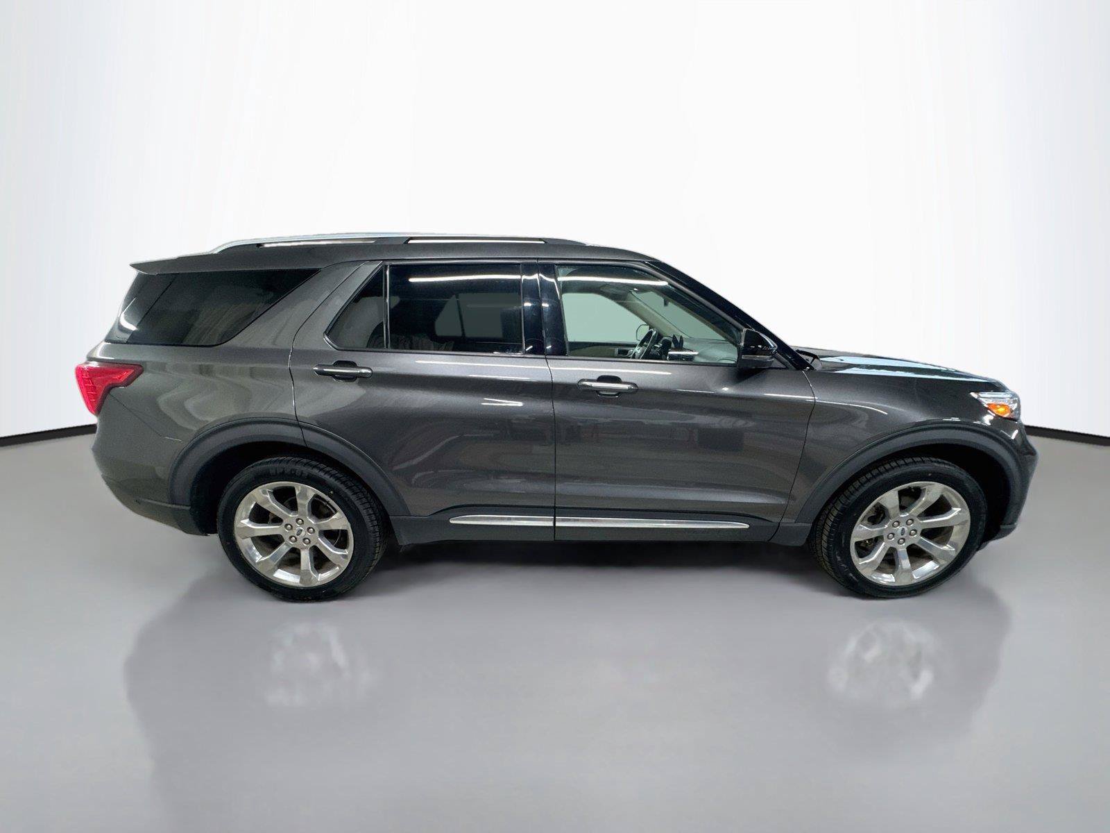 Used 2020 Ford Explorer Platinum w/ Premium Technology Package AWD/4WD image 17