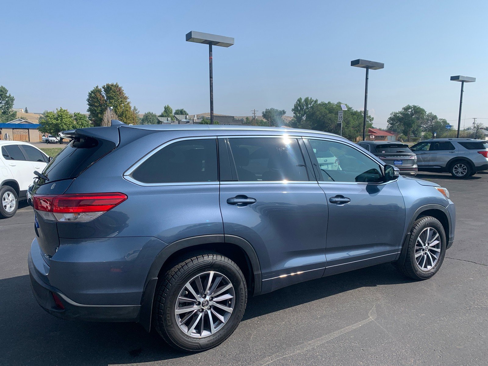 Used 2017 Toyota Highlander XLE image 5