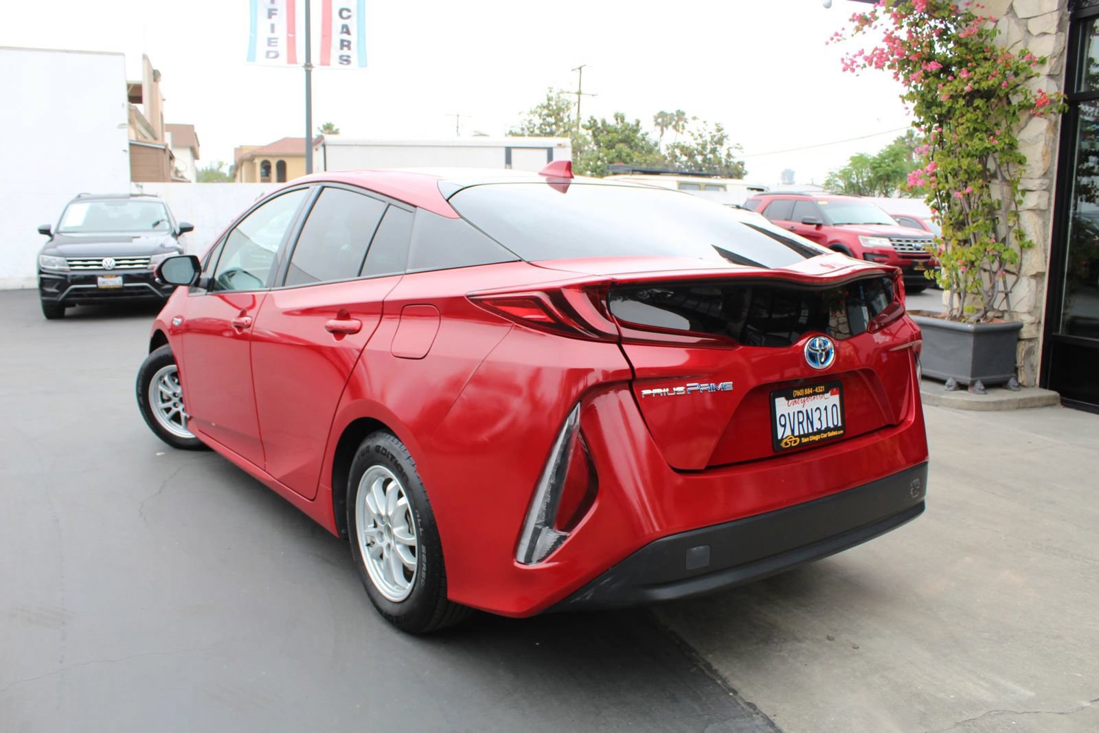Used 2020 Toyota Prius Prime LE FWD image 3