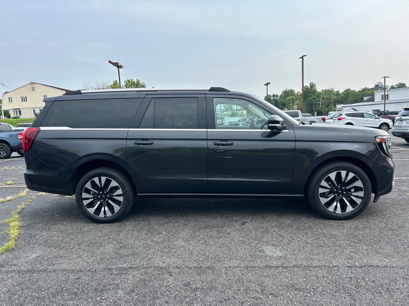 Used 2025 Ford Expedition Max Platinum w/ Driver's Package AWD/4WD image 4