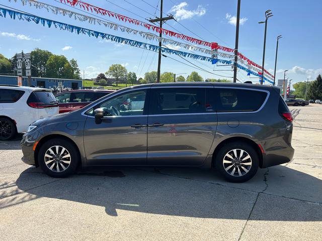 Certified 2023 Chrysler Pacifica Touring-L image 6