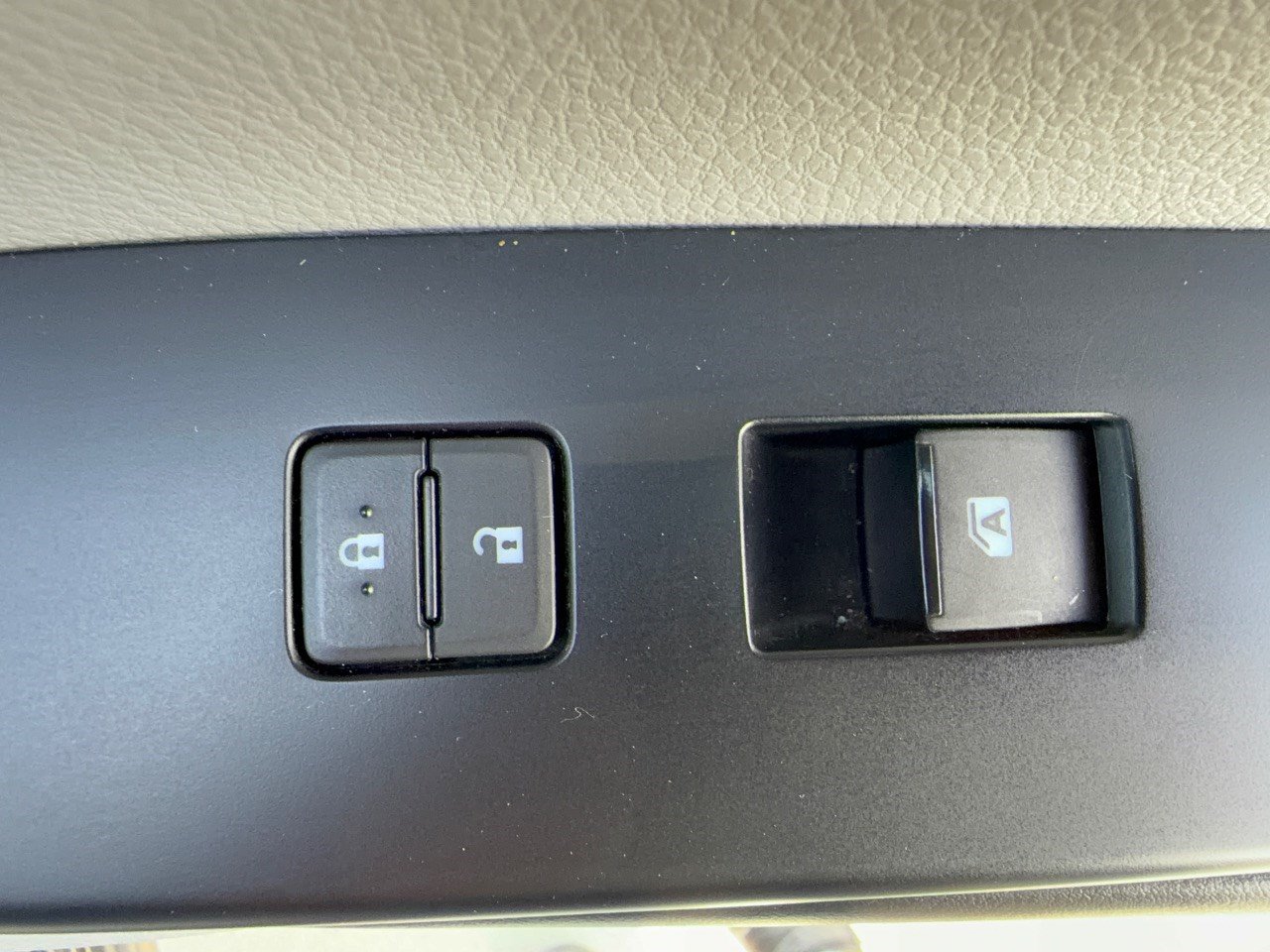 Used 2019 Toyota Highlander XLE AWD/4WD image 31