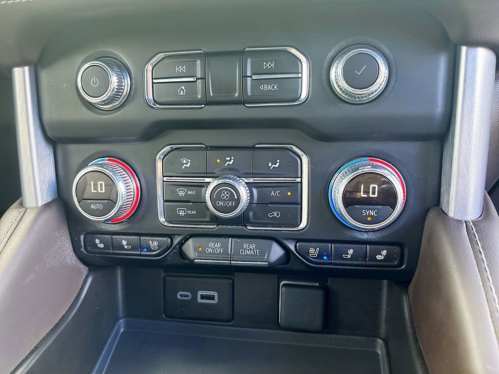 Used 2024 GMC Yukon XL SLT w/ SLT Luxury Package RWD image 34