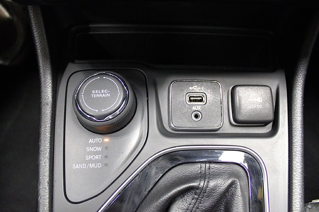 Certified 2021 Jeep Cherokee Limited AWD/4WD image 22