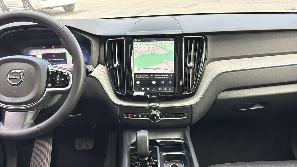 Certified 2025 Volvo XC60 B5 Plus AWD/4WD image 6