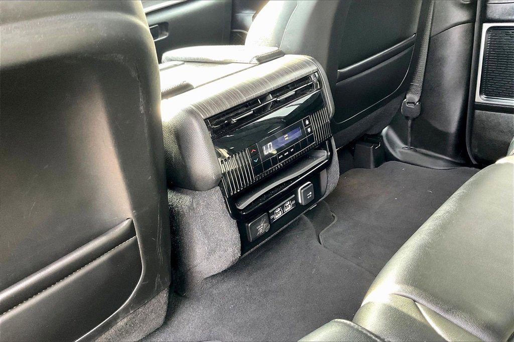 Used 2024 Jeep Wagoneer Series II w/ Flexible Seating Group image 17