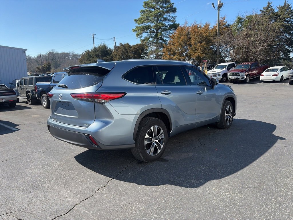 Used 2022 Toyota Highlander XLE image 7