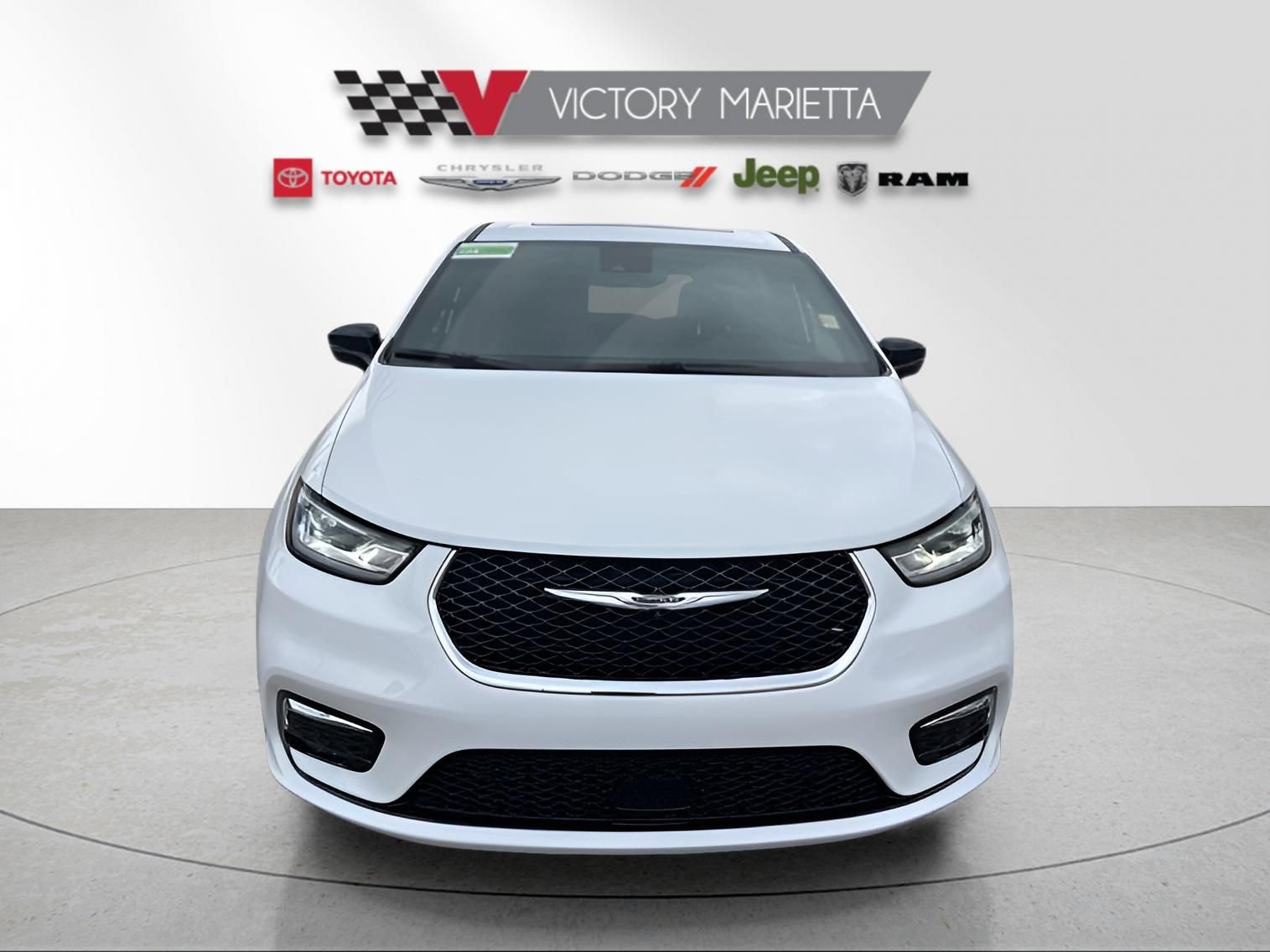 New 2026 Chrysler Pacifica Select image 2