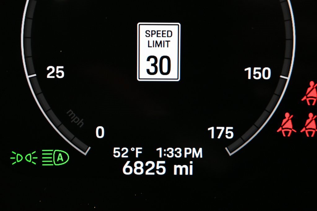 Used 2025 Porsche Cayenne Coupe image 35