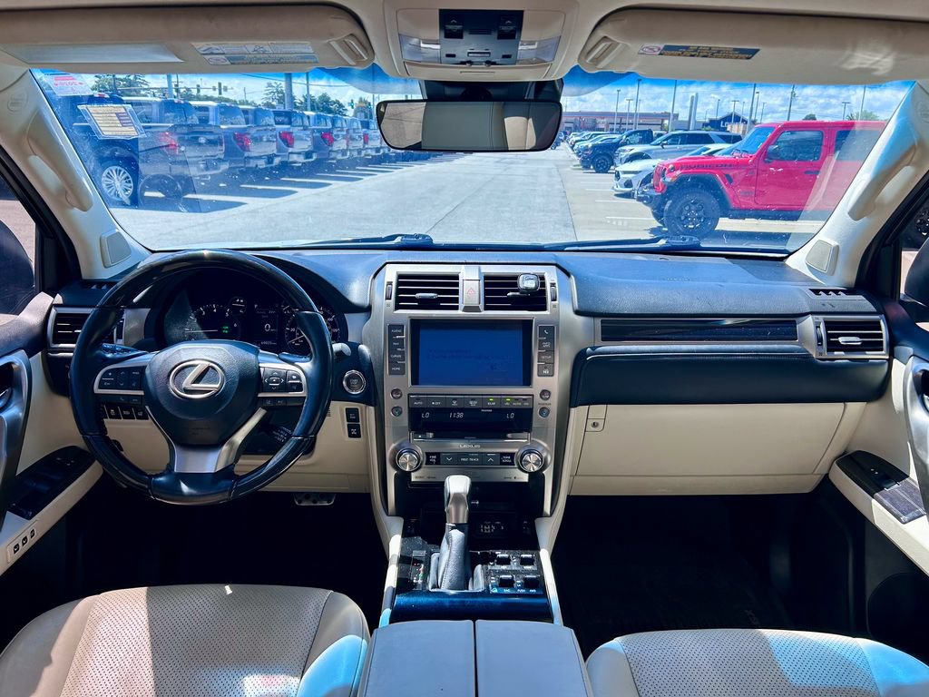 Used 2021 Lexus GX 460 Luxury w/ Sport Design Package AWD/4WD image 37