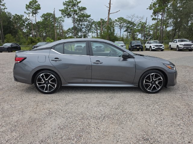 Used 2025 Nissan Sentra SR FWD image 2