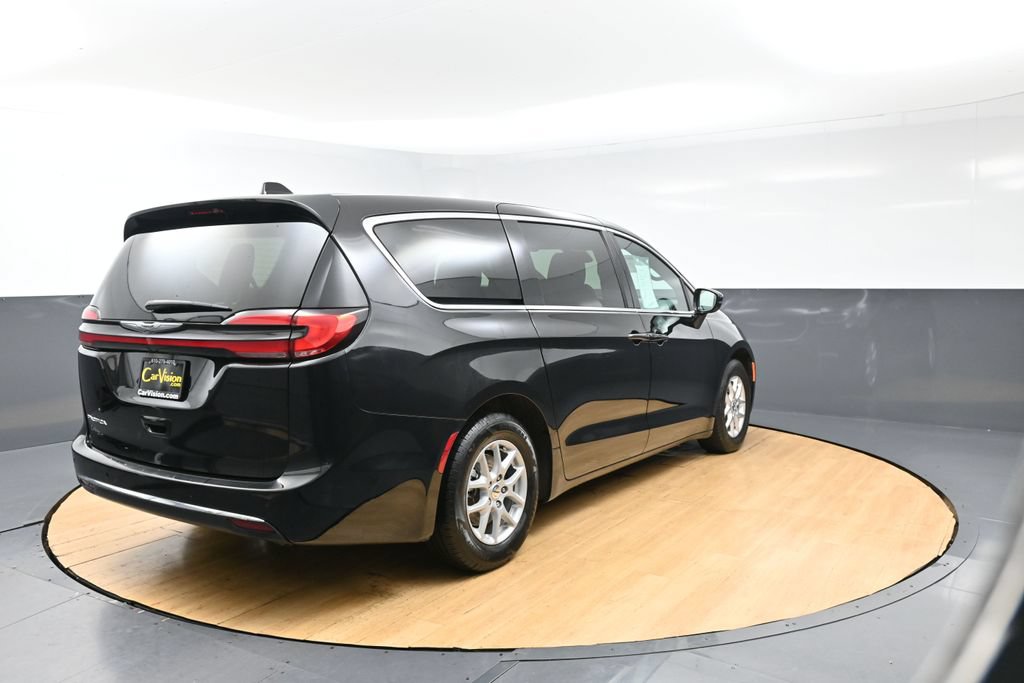 Used 2025 Chrysler Pacifica Select FWD image 44
