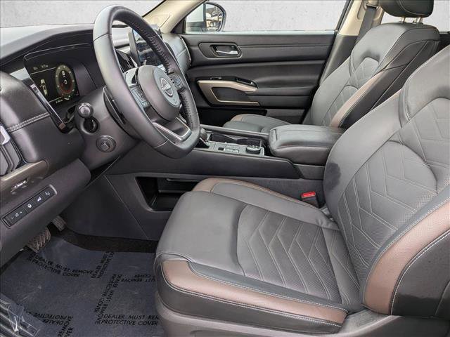 Used 2025 Nissan Pathfinder Platinum w/ Cargo Package image 11