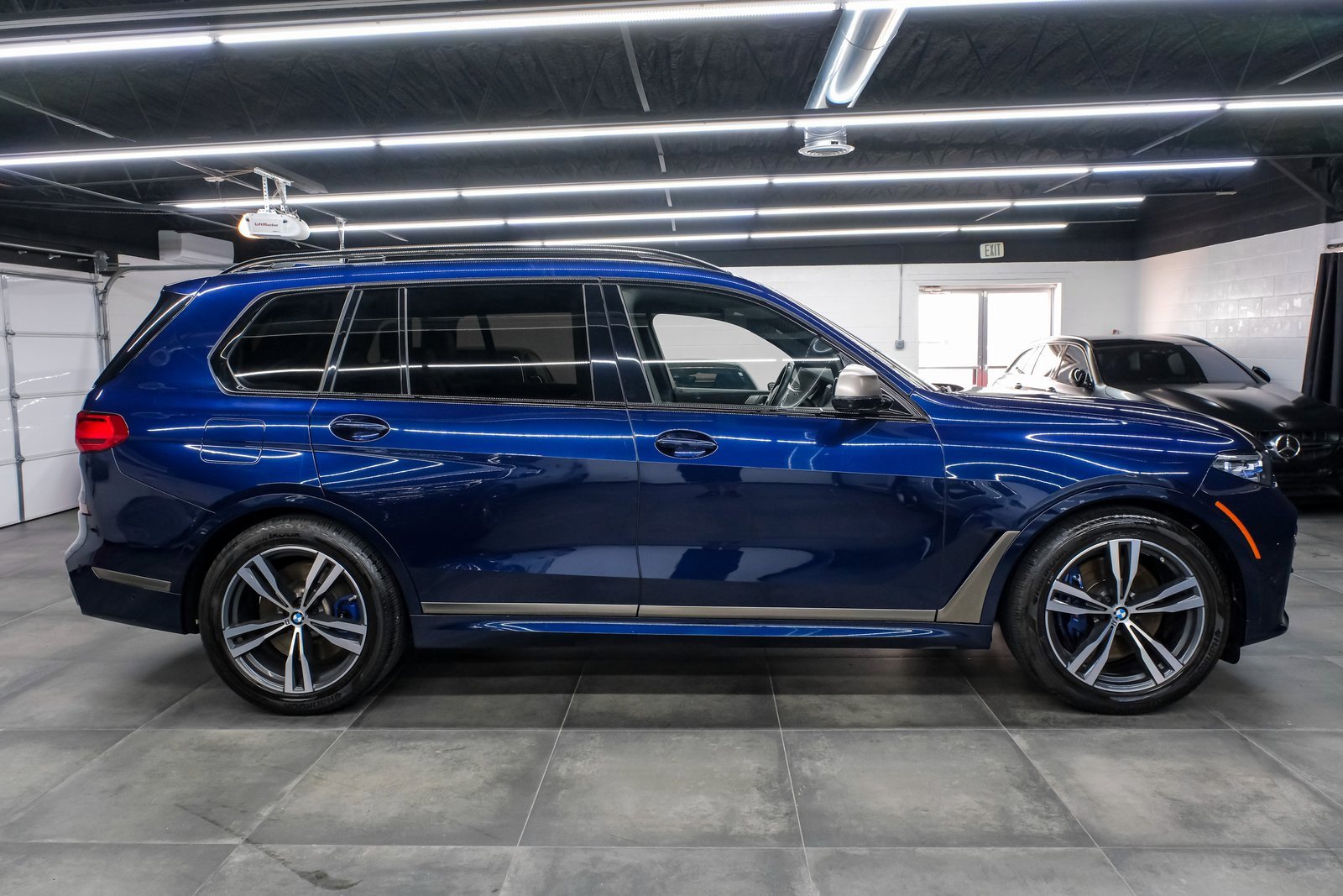 Used 2022 BMW X7 M50i w/ Executive Package image 8