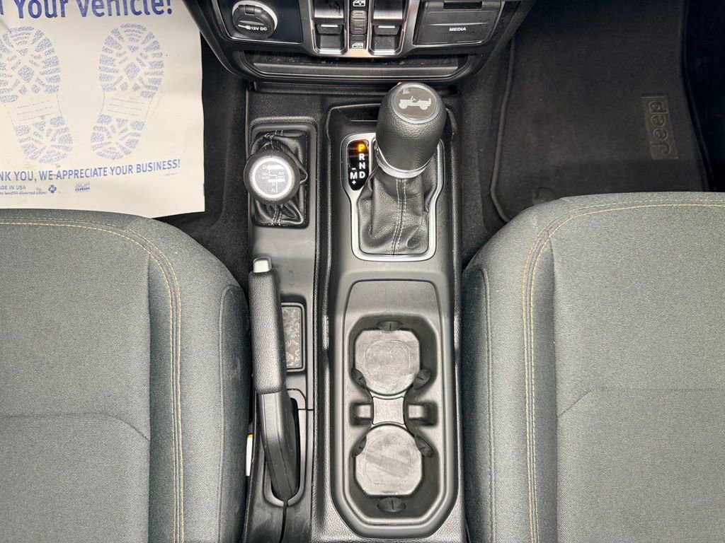 Used 2025 Jeep Wrangler Unlimited Sahara AWD/4WD image 13