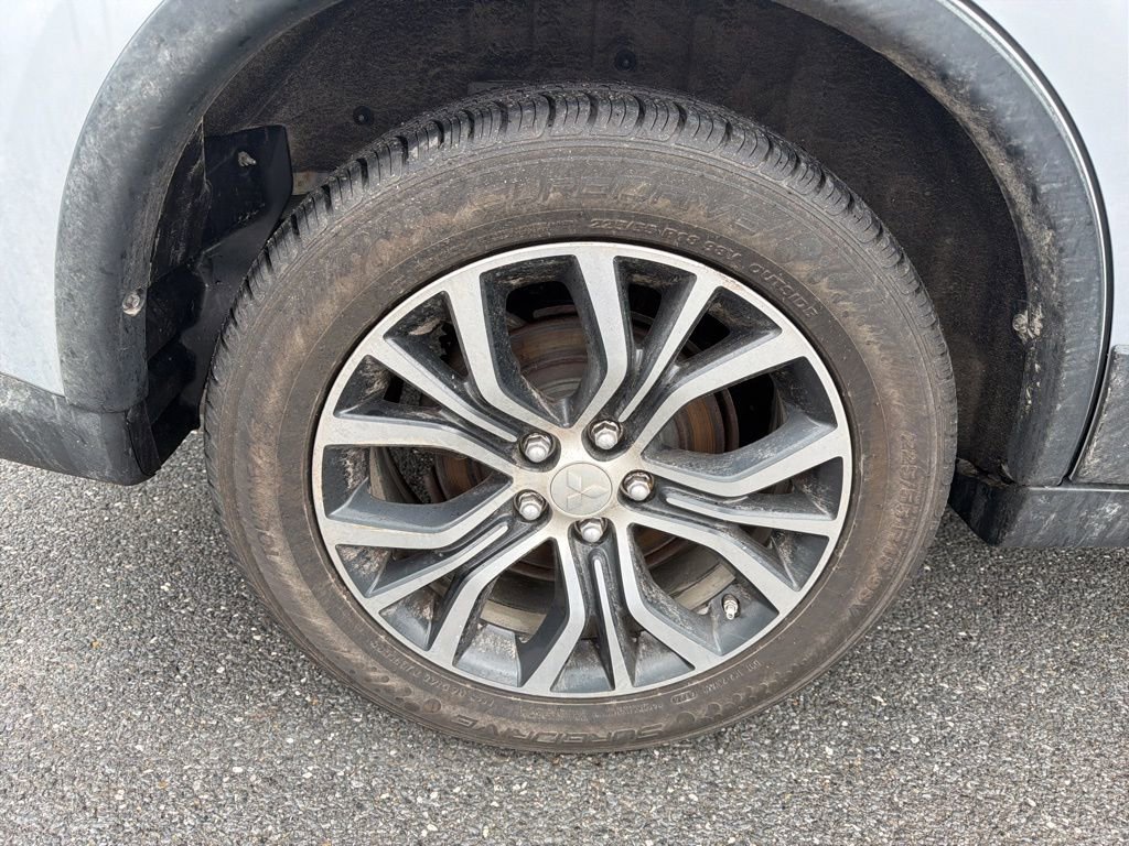 Used 2017 Mitsubishi Outlander ES image 12