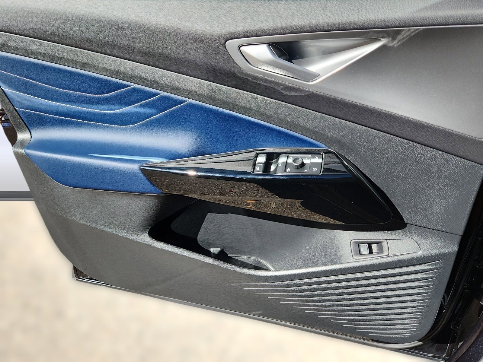 New 2025 Volkswagen ID.4 Pro S Plus image 6