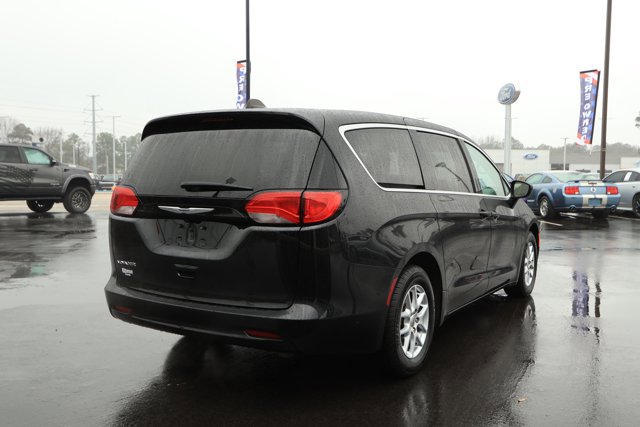 Used 2023 Chrysler Voyager LX image 6