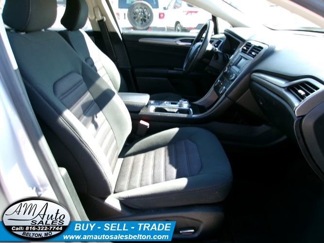 Used 2017 Ford Fusion SE image 18