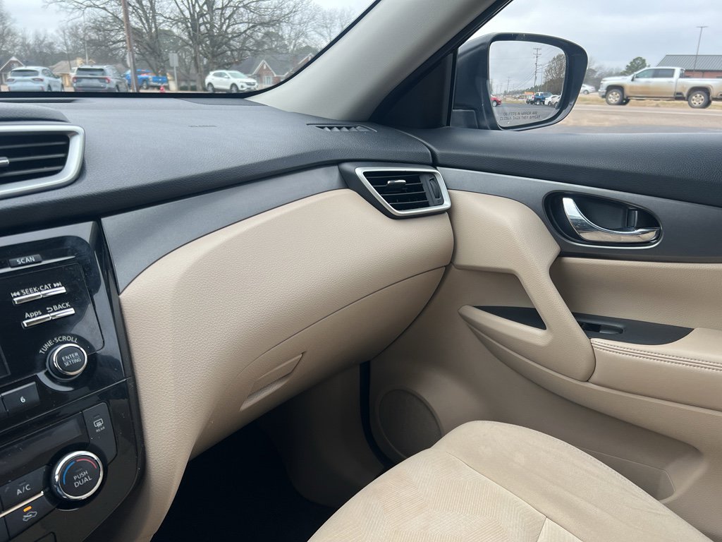 Used 2016 Nissan Rogue SV image 23