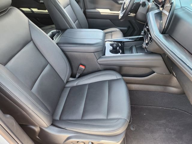 Used 2025 Chevrolet Suburban Z71 AWD/4WD image 15