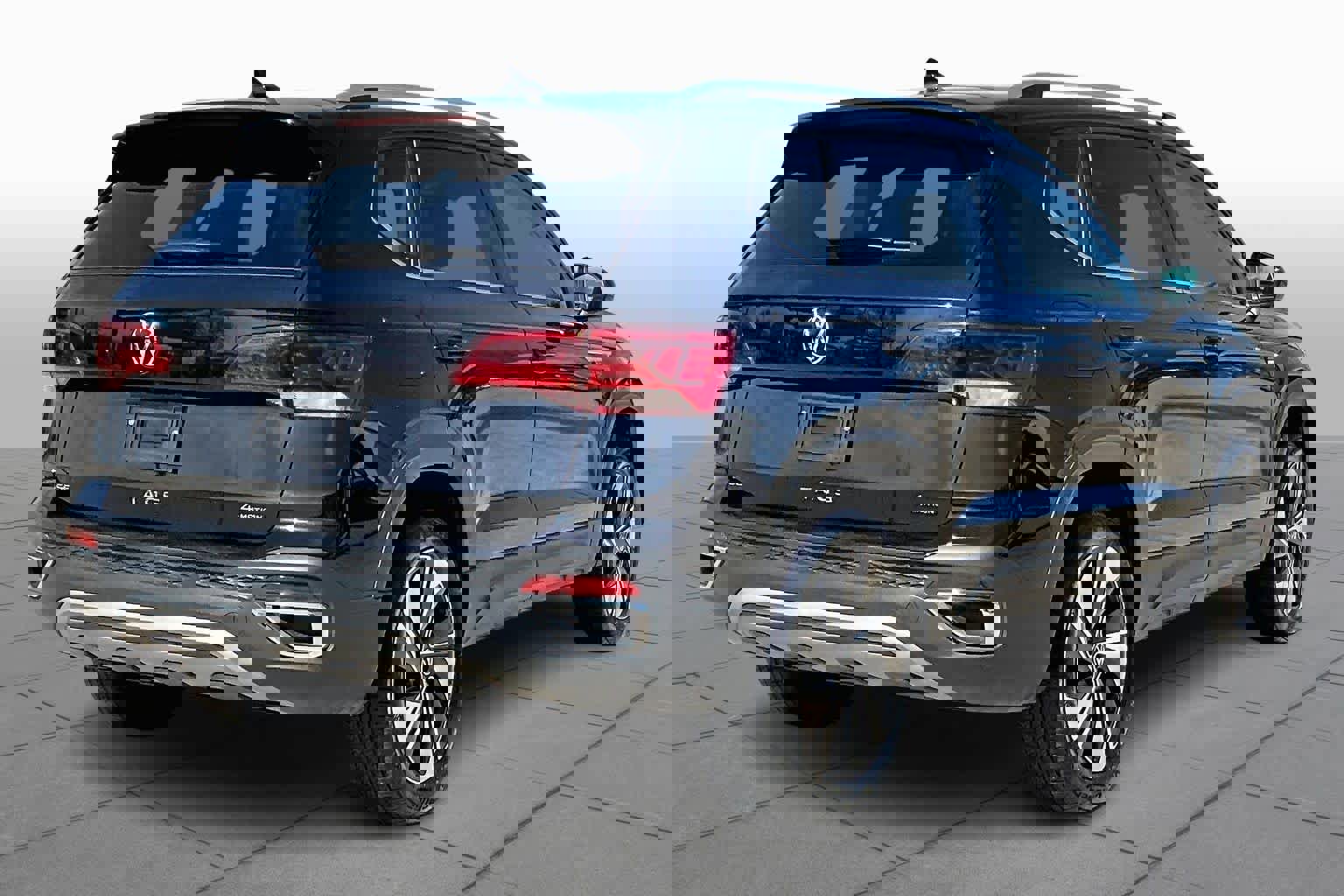 Used 2024 Volkswagen Taos SE image 13