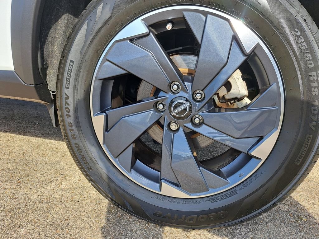 Used 2024 Nissan Rogue SV w/ SV Premium Package image 27