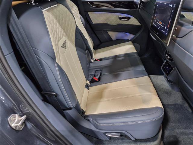 Used 2022 Bentley Bentayga AWD/4WD image 21