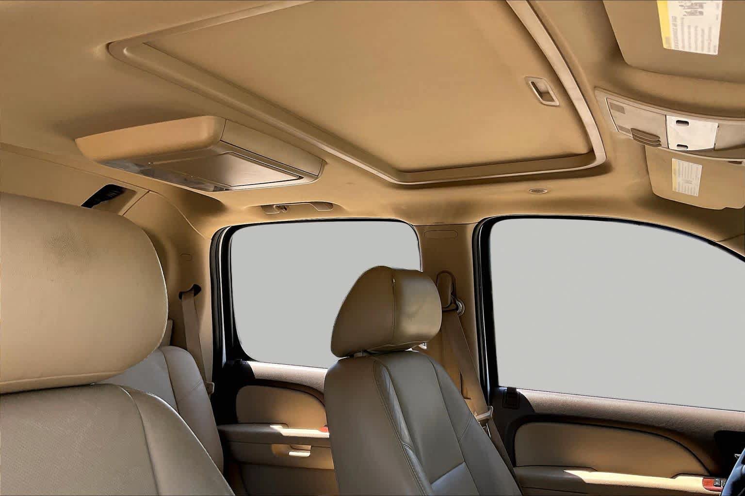 Used 2012 Chevrolet Avalanche LTZ RWD image 13