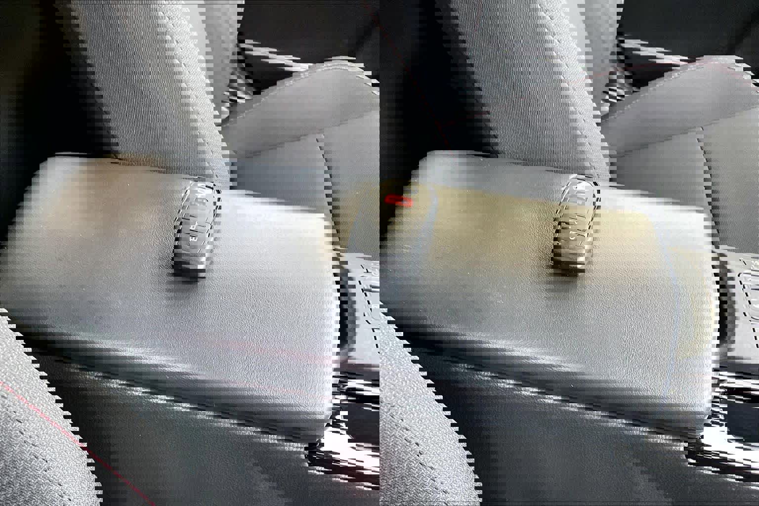 Used 2025 Toyota Prius Plug-In Hybrid image 14