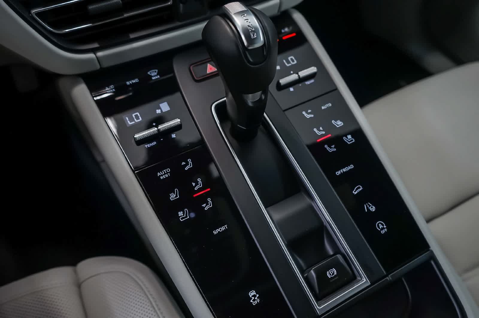 Certified 2026 Porsche Macan AWD/4WD image 25