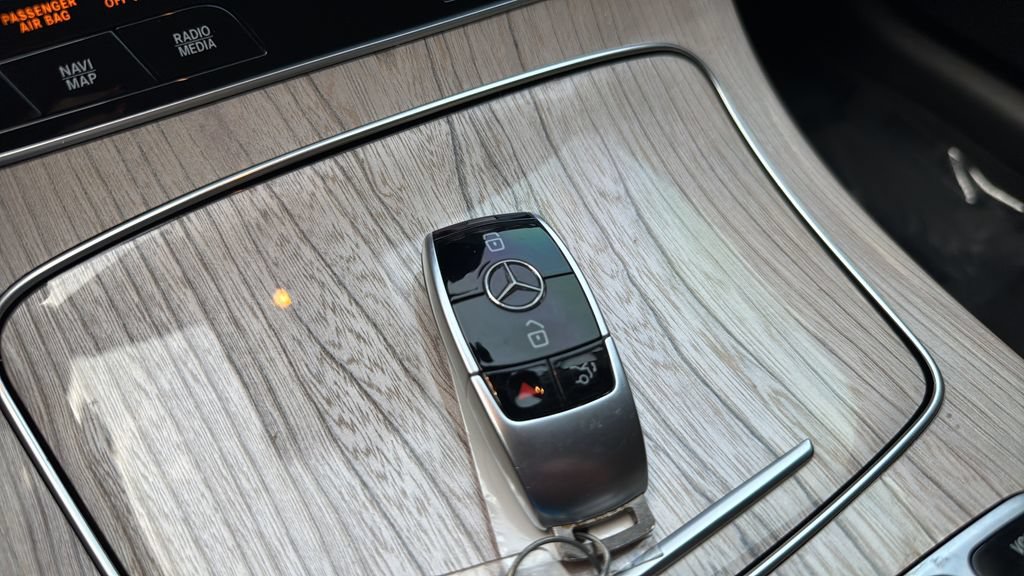 Used 2023 Mercedes-Benz E 450 Cabriolet image 23