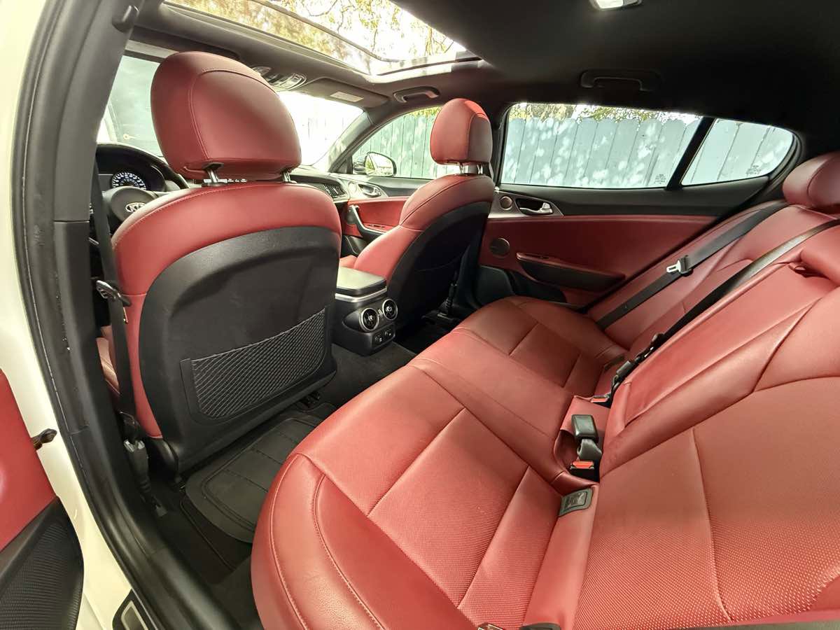 Used 2018 Kia Stinger GT1 image 7