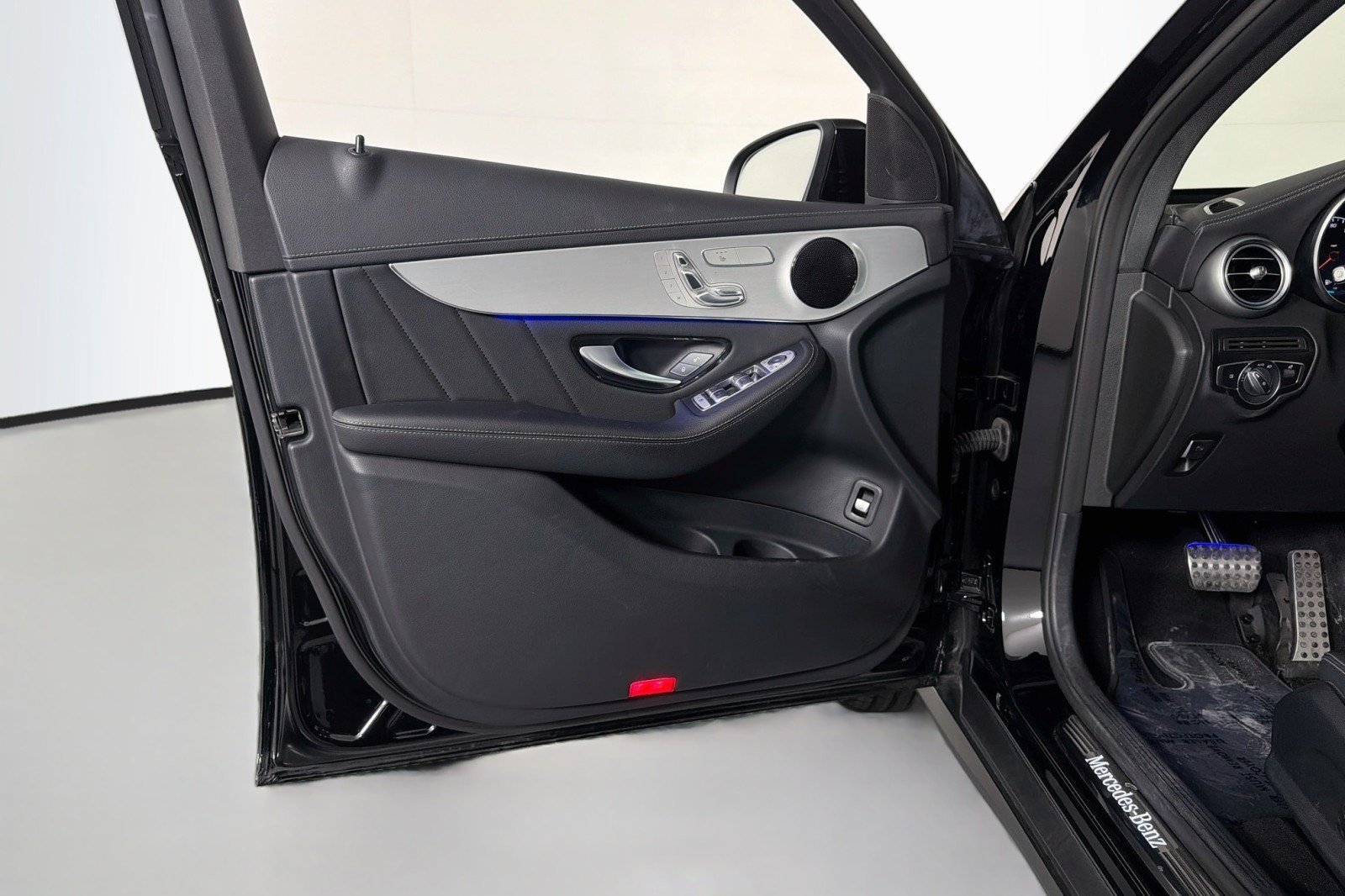 Certified 2023 Mercedes-Benz GLC 300 4MATIC Coupe image 22