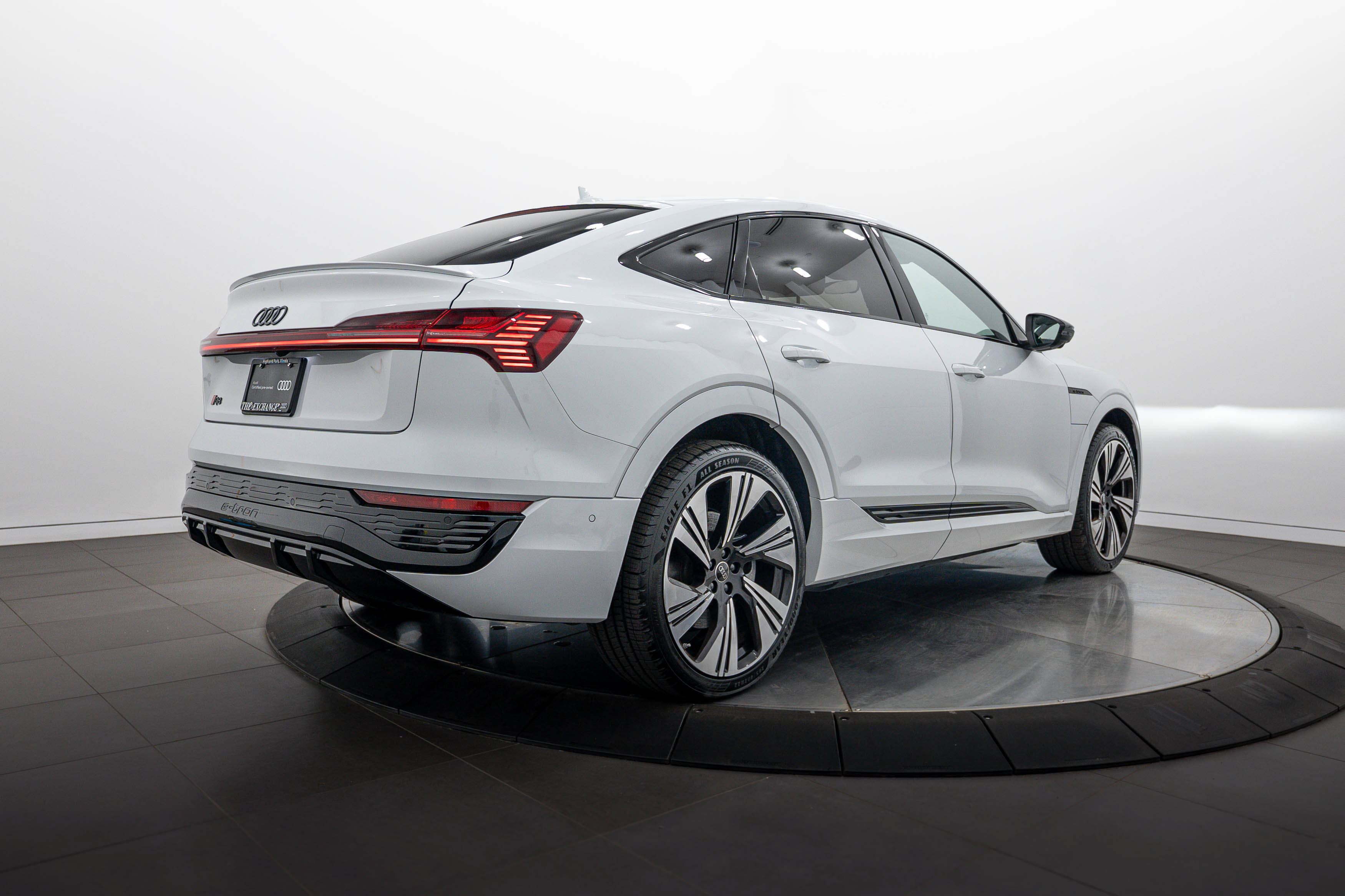 Certified 2024 Audi Q8 e-tron Prestige w/ Prestige Package AWD/4WD image 4