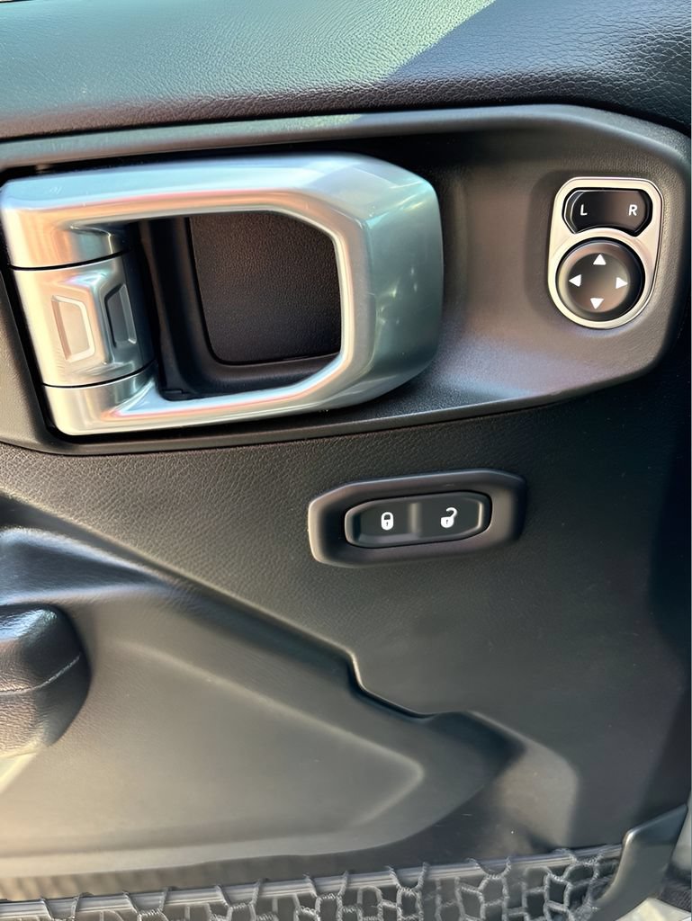 Used 2018 Jeep Wrangler Unlimited Sport S AWD/4WD image 13