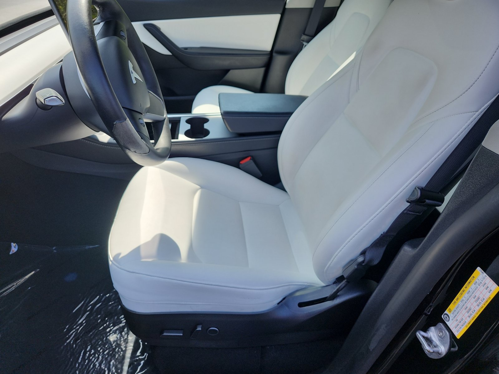 Used 2022 Tesla Model Y Performance AWD/4WD image 9