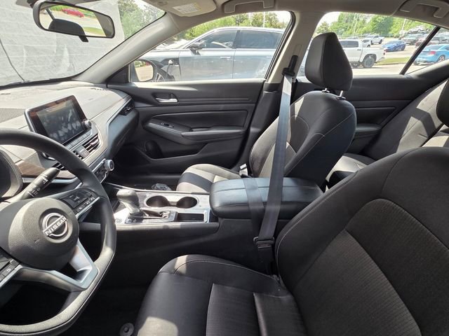 Used 2024 Nissan Altima 2.5 SV FWD image 9